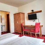 Familie Zuser Garni Szálloda