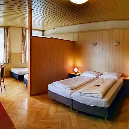 Familie Zuser Garni Отель 3*