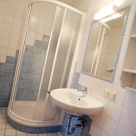 Familie Zuser Garni 3*