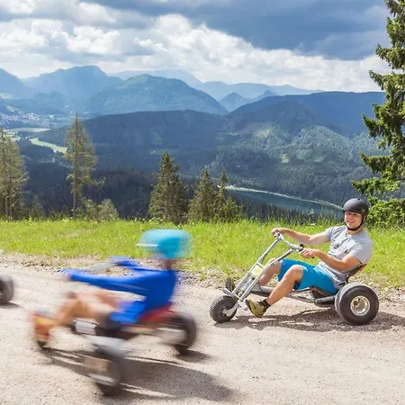 Familie Zuser Garni Szálloda 3*