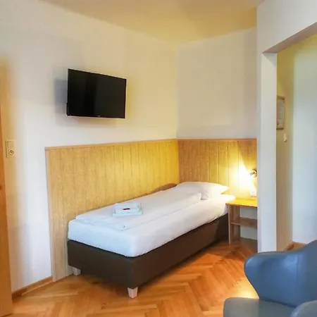 Familie Zuser Garni Hotel