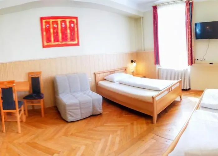 Familie Zuser Garni 3*